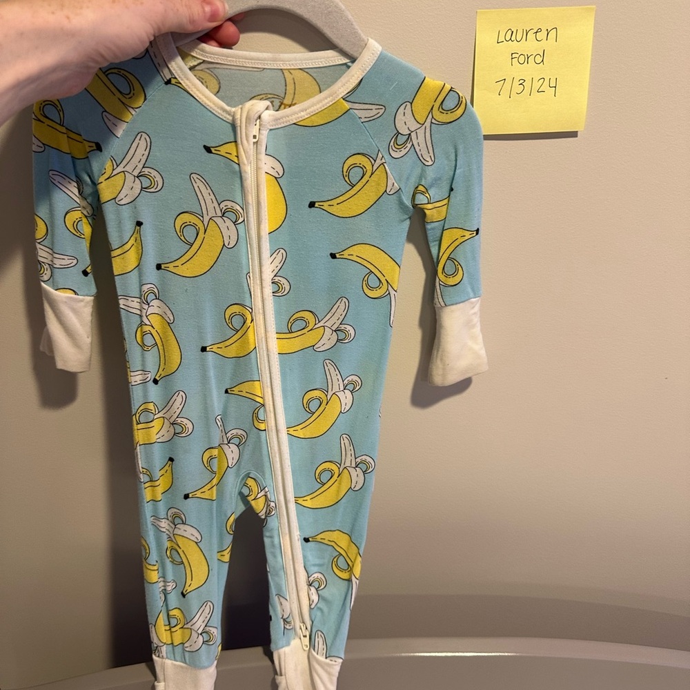 Bananas zippy size newborn